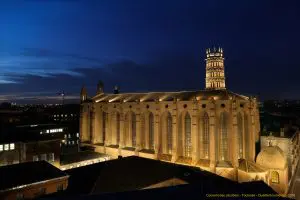 La nouvelle mise en lumière a pour objectif de révéler l’architecture du clocher, dans des tonalités douces et nuancées.