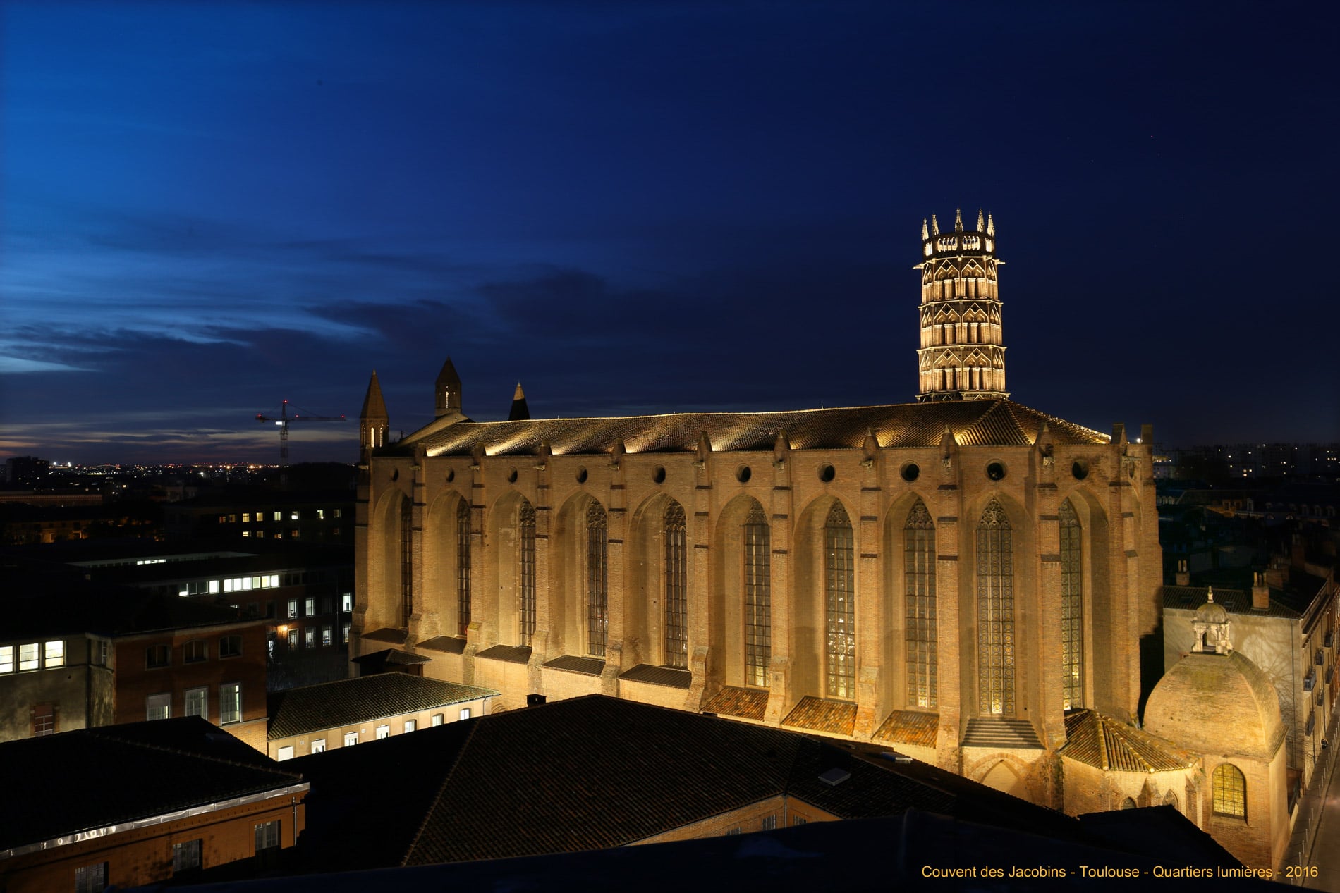 La nouvelle mise en lumière a pour objectif de révéler l’architecture du clocher, dans des tonalités douces et nuancées.