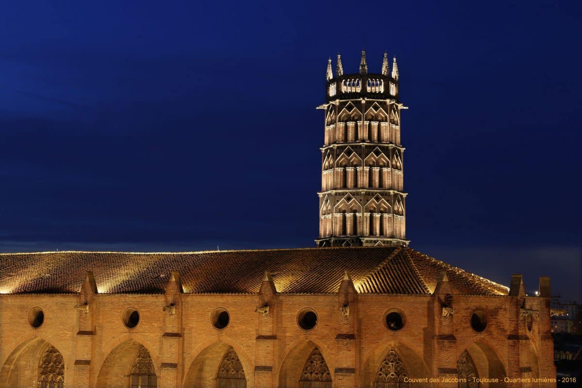 Le clocher du couvent des Jacobins est un des principaux éléments identitaires de Toulouse et constitue un véritable repère visuel, du haut de ses 45 mètres.
