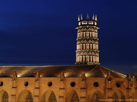Le clocher du couvent des Jacobins est un des principaux éléments identitaires de Toulouse et constitue un véritable repère visuel, du haut de ses 45 mètres.