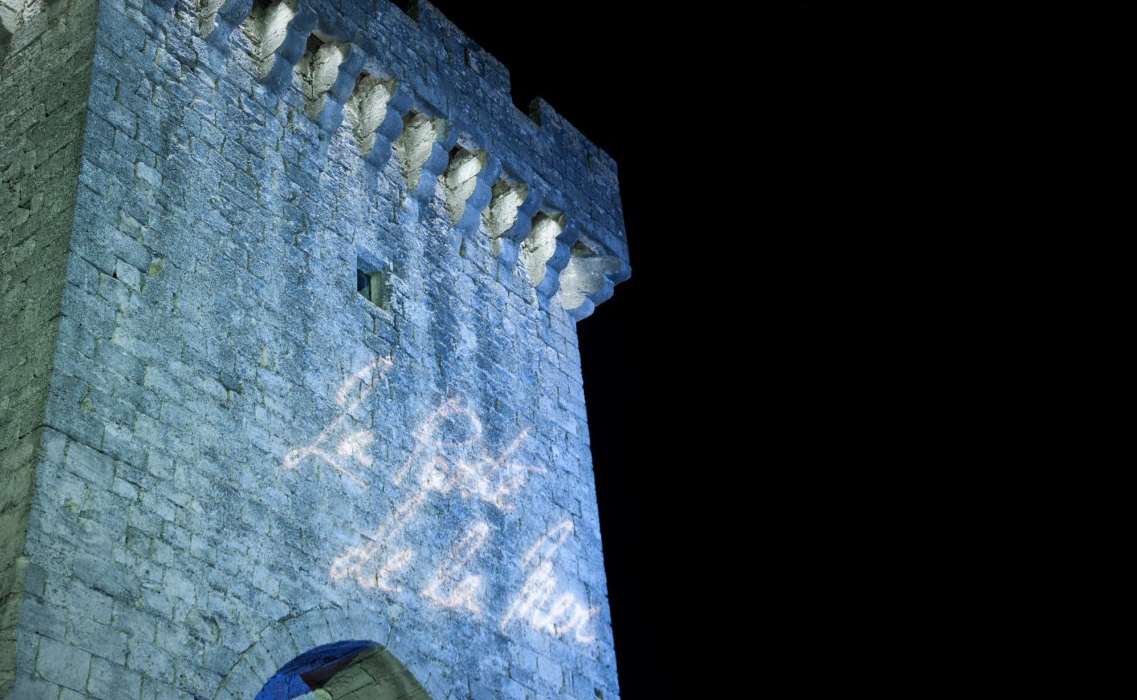 La Porte de la Mer (XIVème) est la vitrine du centre historique de Cadillac.