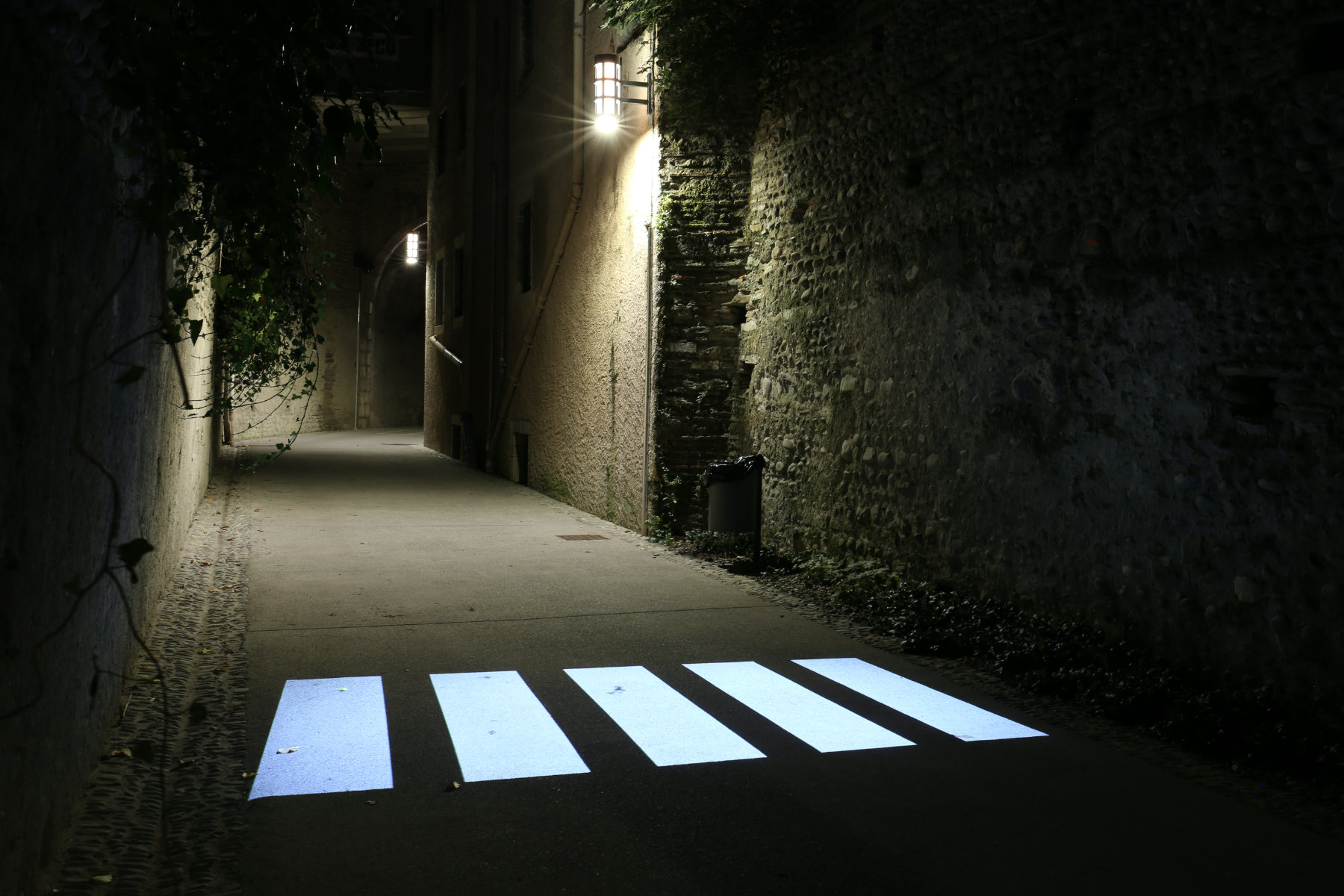 pau hedas projection gobos lumière simulant un passage piéton