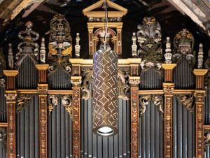 L’objectif de l’éclairage des lieux de culte est donc de faire ressortir, avec la lumière, les aspects significatifs du bâtiment afin d’en exalter la valeur historique,