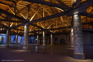 Mise en lumière de la halle et de l'église de Mauvezin. Une alliance de températures de couleurs est utilisée afin de mettre lumière cette structure.