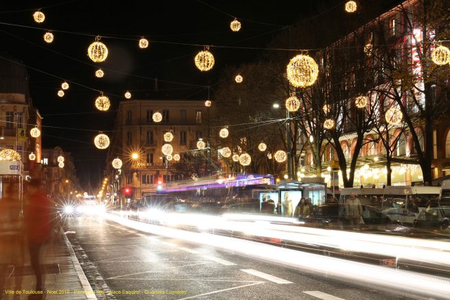 C’est un noël pour tous, avec la volonté d’inciter les toulousains à lever les yeux vers le ciel, à continuer de rêver, encore et toujours.