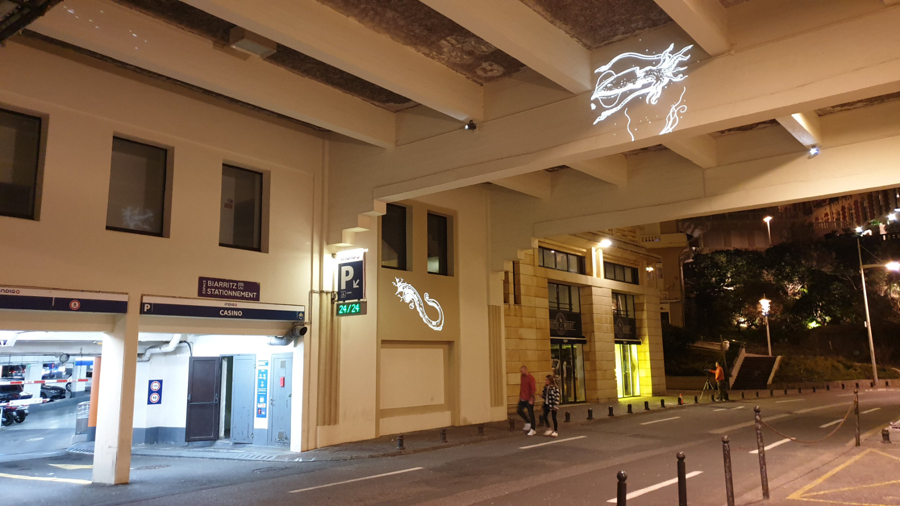projection gobo sur le passage du casino de biarritz