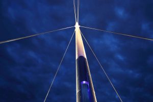 pilier de passerelle éclairé de nuit