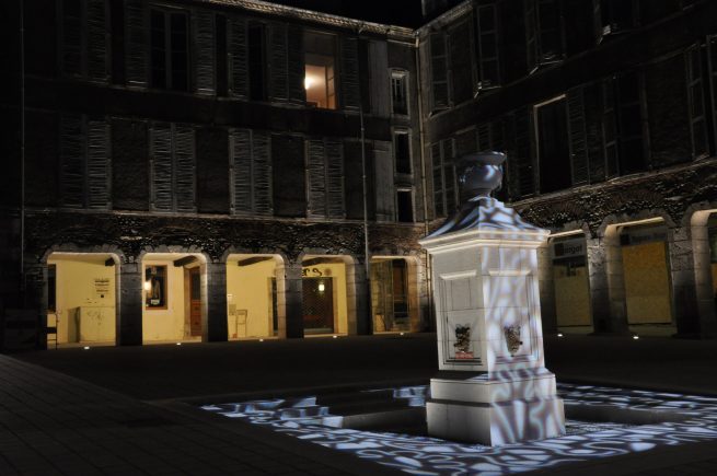 Le concept lumière a été défini en harmonie avec le projet d’aménagement : la mode du XVIIème siècle et la dentelle au point.