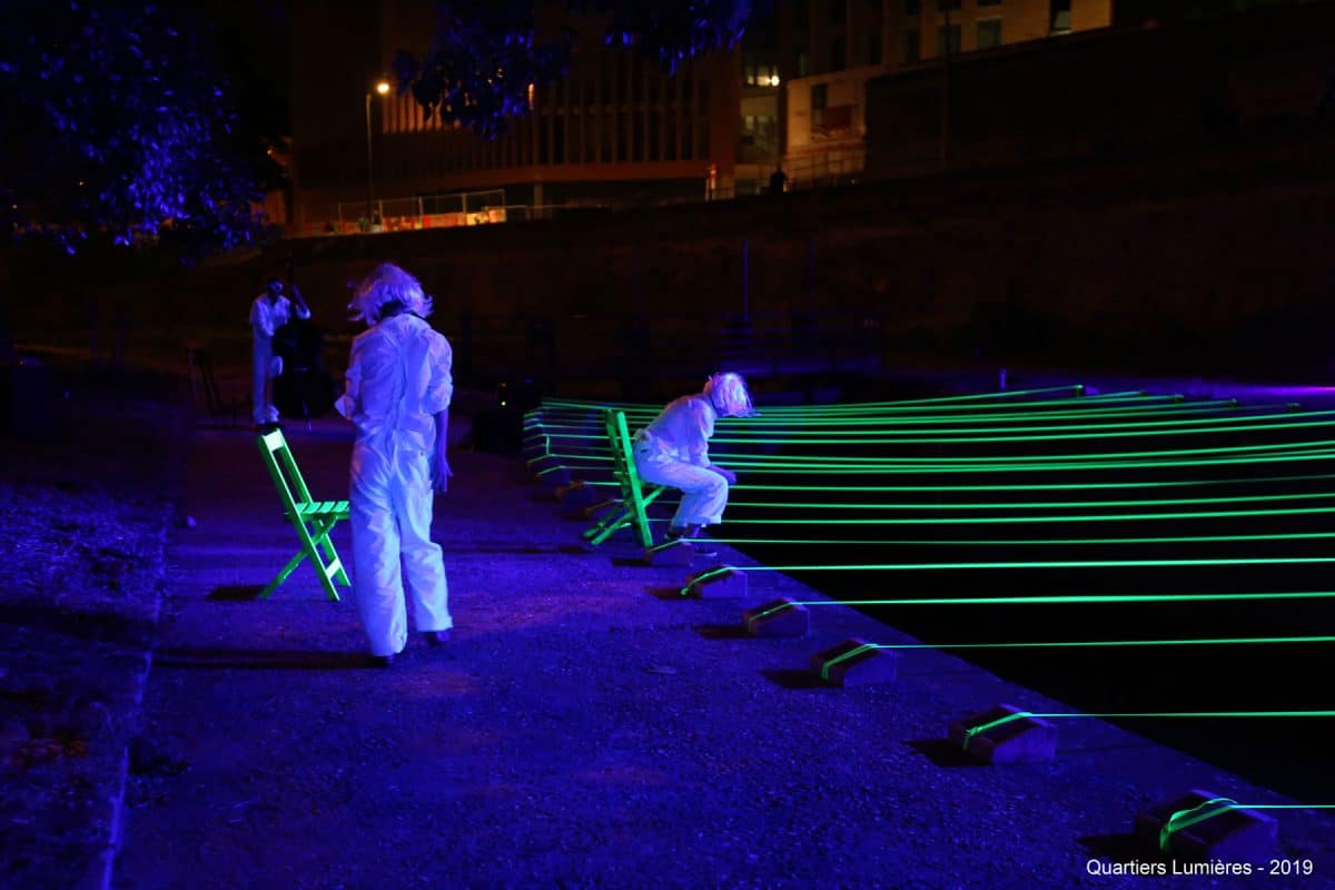 performance live sur une écluse