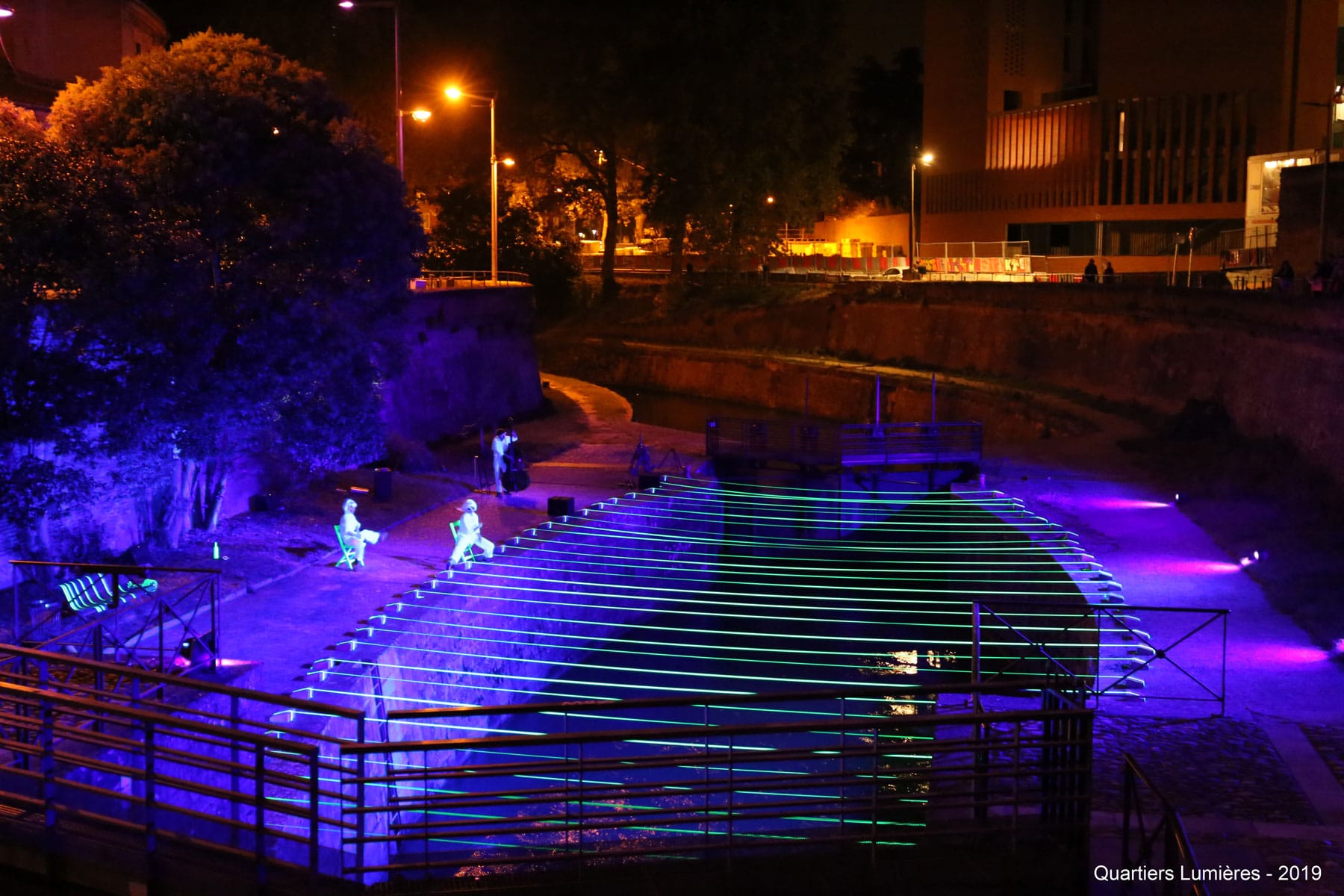 mise en lumière d'une écluse à Toulouse