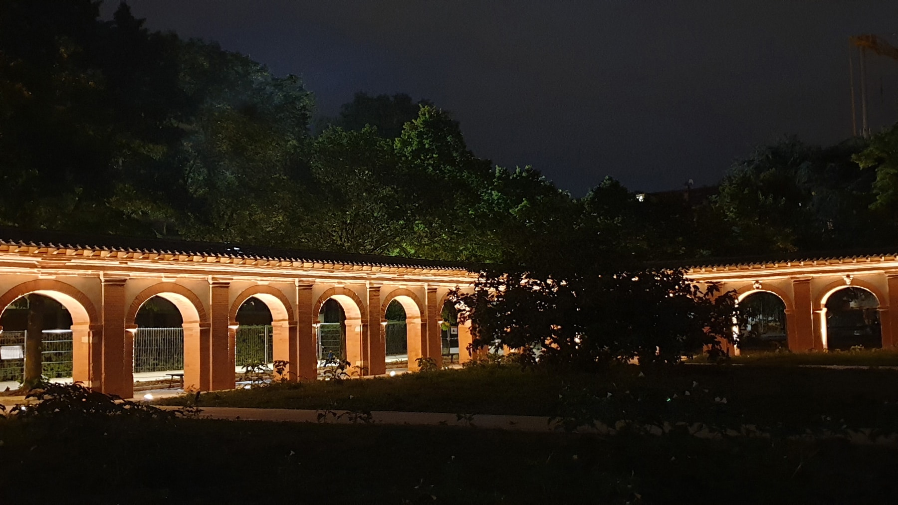 éclairage du cloitre des chartreux de toulouse la nuit