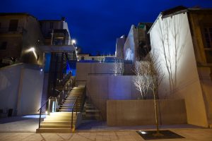 vue de nuit de la percée urbaine à Decazeville