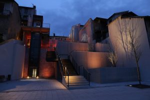 percée urbaine a Decazeville éclairée la nuit