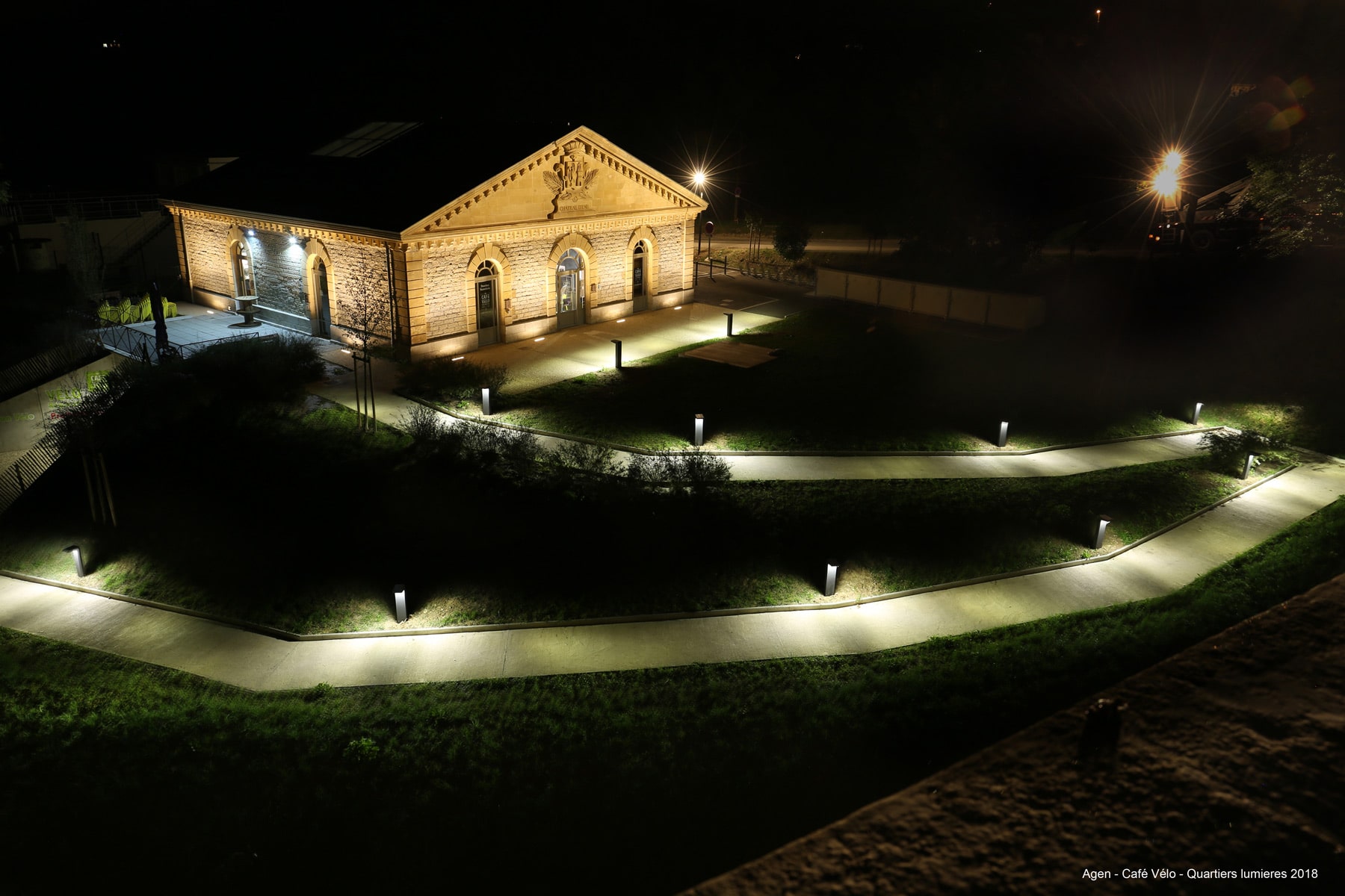 Projet de mise en lumière du café vélo et du pont canal à Agen . Eclairage des façades et de l'amorce du pont