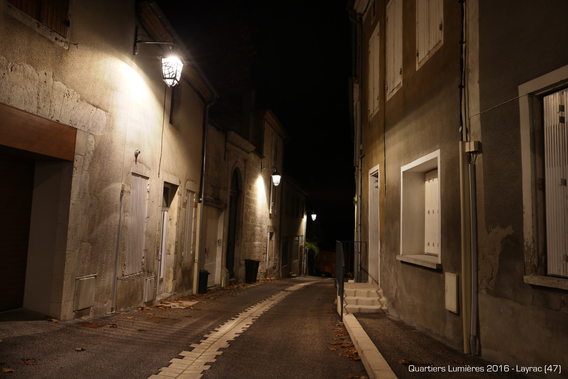 e projet lumière vise à renouveller les équipements d’éclairage existants en respectant le patrimoine et les perceptions diurnes, à offrir une identité au centre bourg, et à mettre en oeuvre des équipements performants et pilotables pour des possibilités scénographiques.
