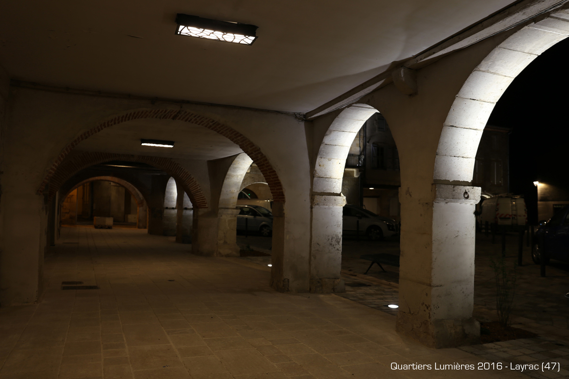 Un travail particulier sur l’esthétique des lanternes sur façade et des plafonniers a été pensé, articulé sur un principe d’habillage avec des découpes laser selon un motif à définir.