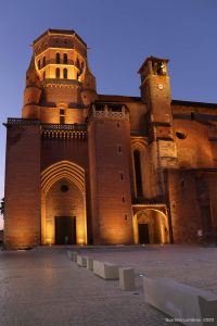 lavaur-cathedrale-eclairée