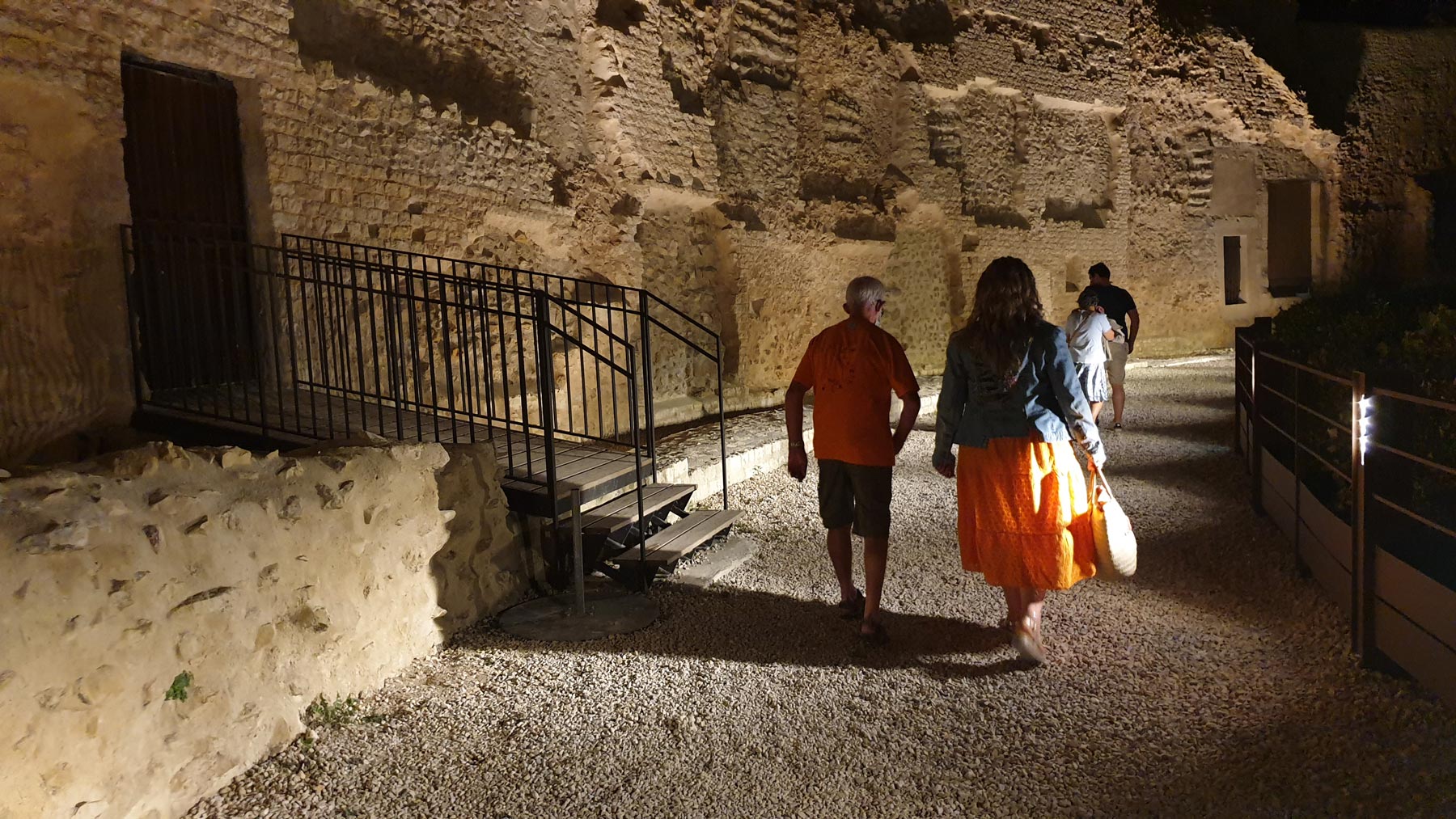 hémicycle du théatre antique romain d'orange de nuit