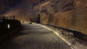 éclairage de l'hémicycle d'un théatre antique romain