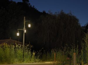 mât d'éclairage public sur mesure pour éclairage de l'entrée de bonaguil