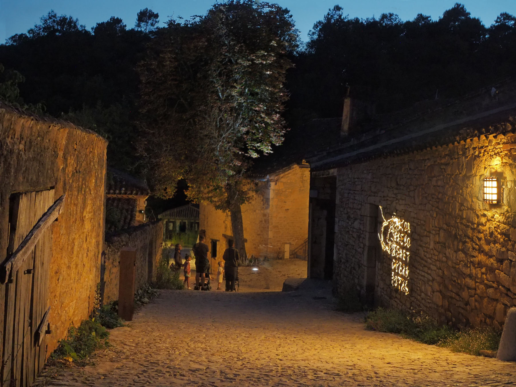 sentier de bonaguil de nuit