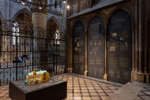 panneaux explicatifs dans la cathédrale de metz