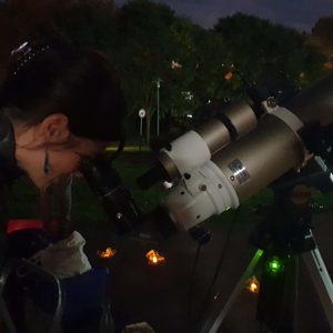 observation des étoiles avec un téléscope