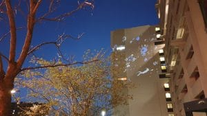 projection d'images sur des façades aveugles d'immeubles
