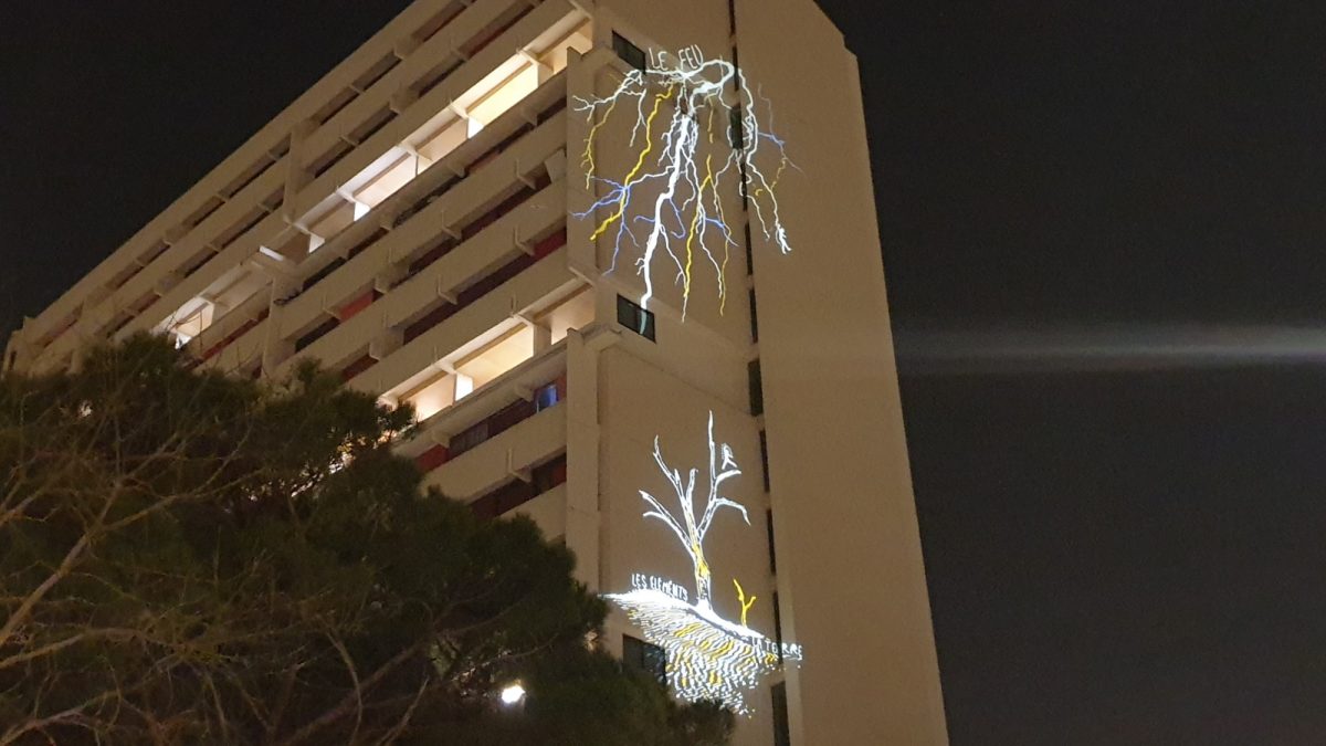 projection d'images gobo sur façade immeuble