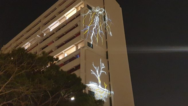 projection d'images gobo sur façade immeuble