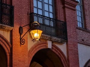 lanterne historique d'éclairage public avec effet flamme