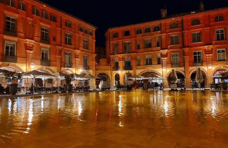 place nationale a montauban mise en lumière