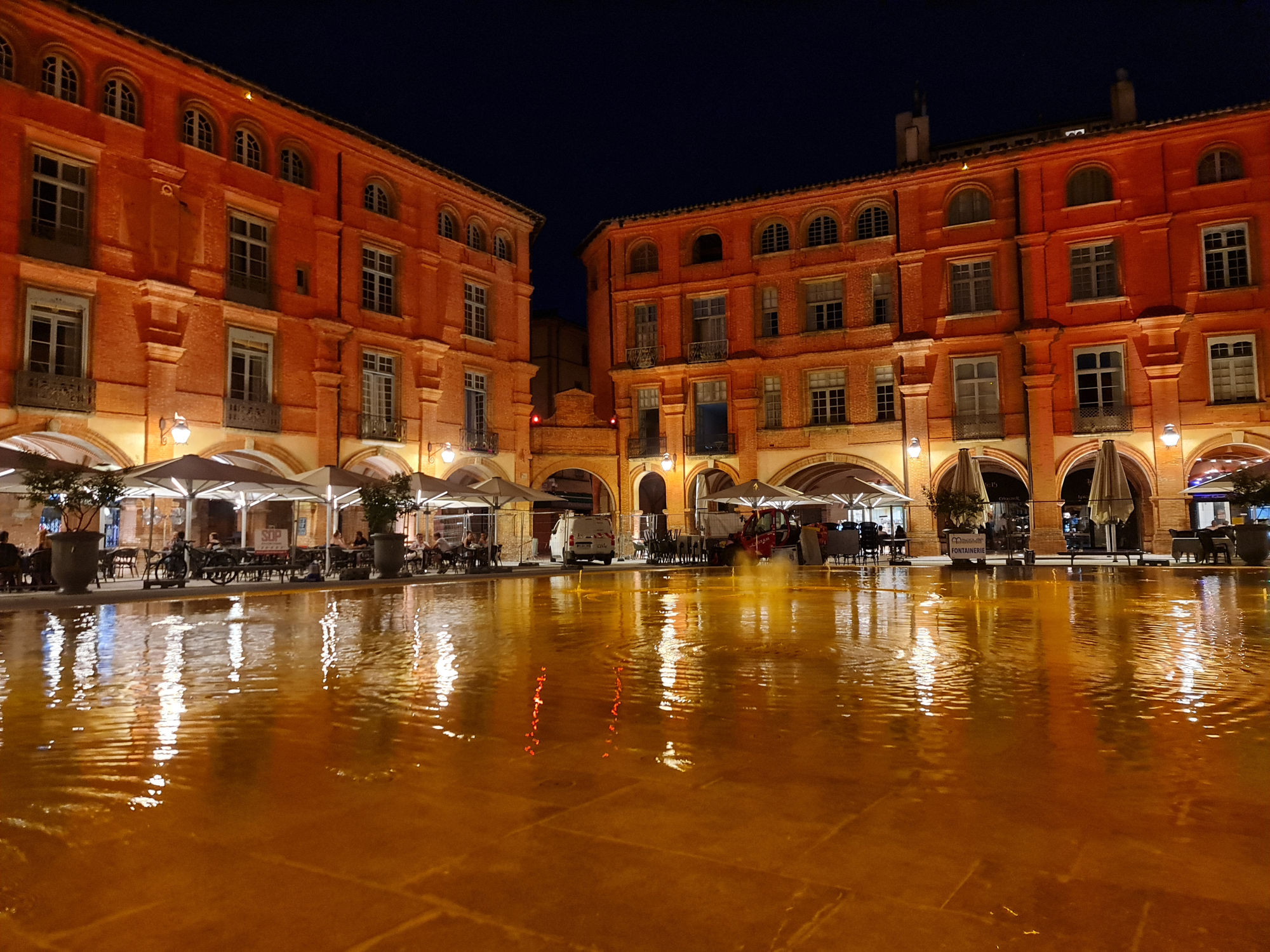 place nationale a montauban mise en lumière