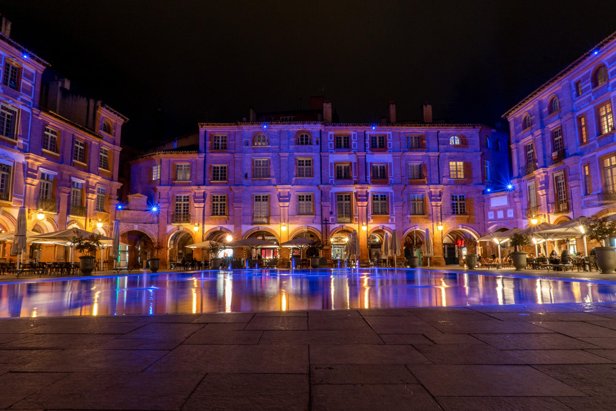 place nationale a montauban de nuit avec la nouvelle mise en lumière