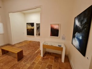 éclairage de musée avec vitrines