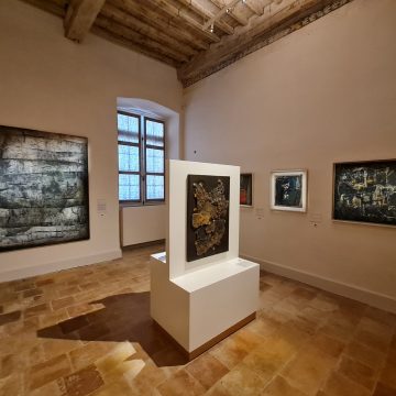 salle de musée de l'abbaye de beaulieu en rouergue