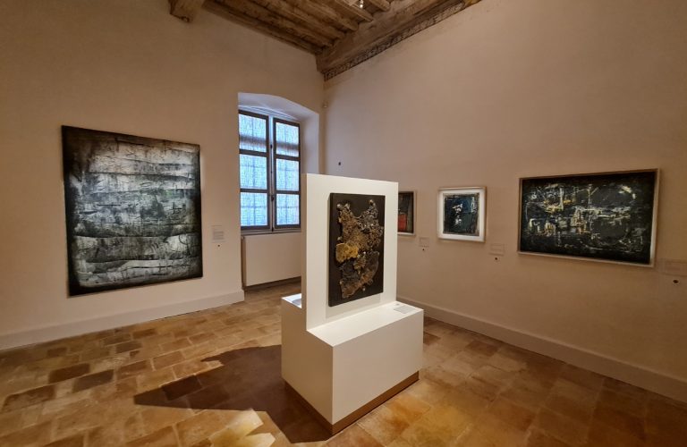 salle de musée de l'abbaye de beaulieu en rouergue