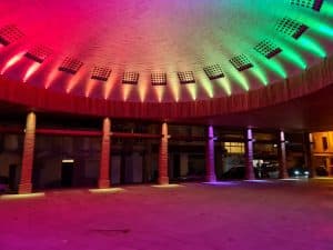 dome de la halle de muret éclairée avec des couleurs