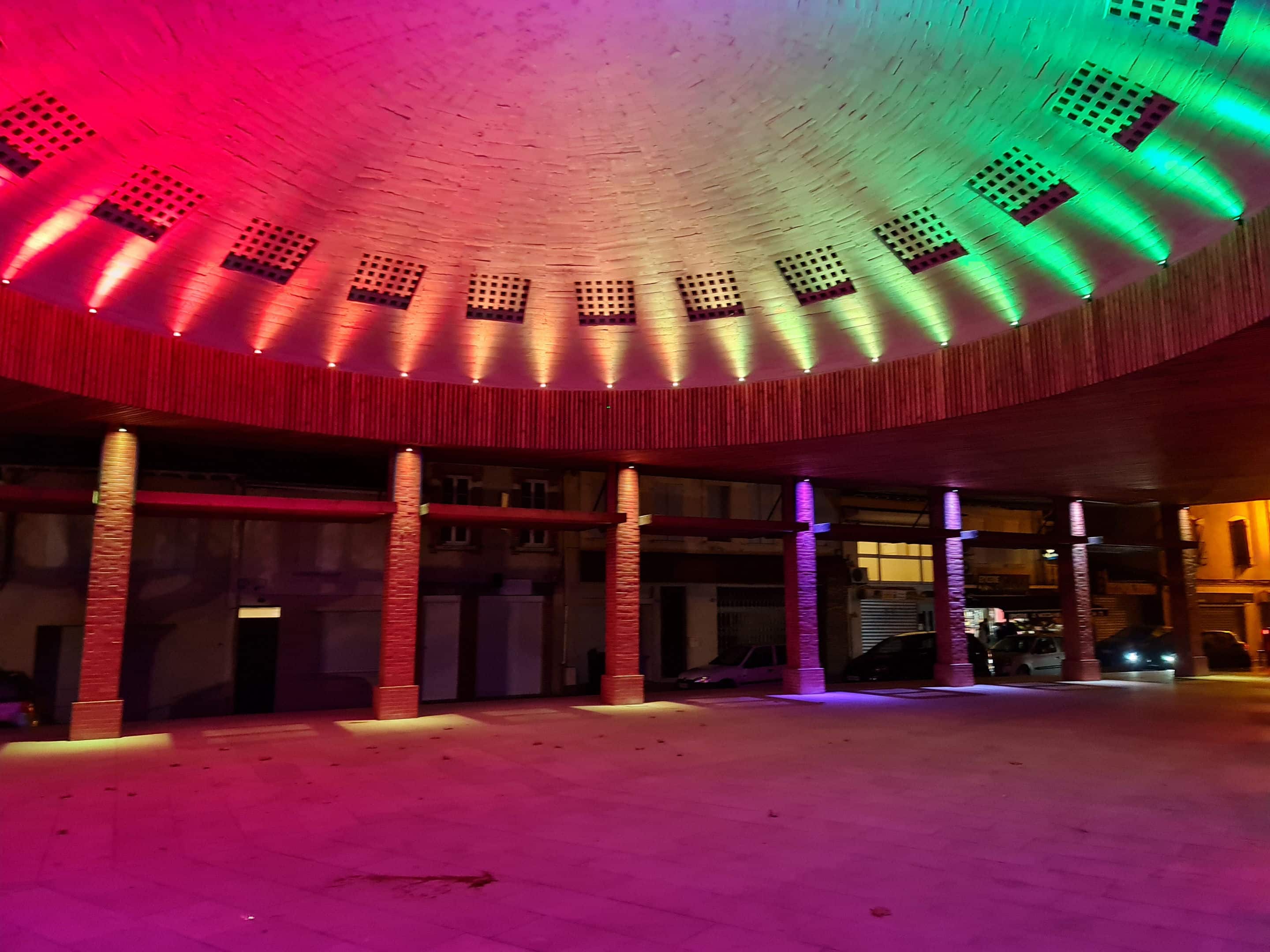dome de la halle de muret éclairée avec des couleurs