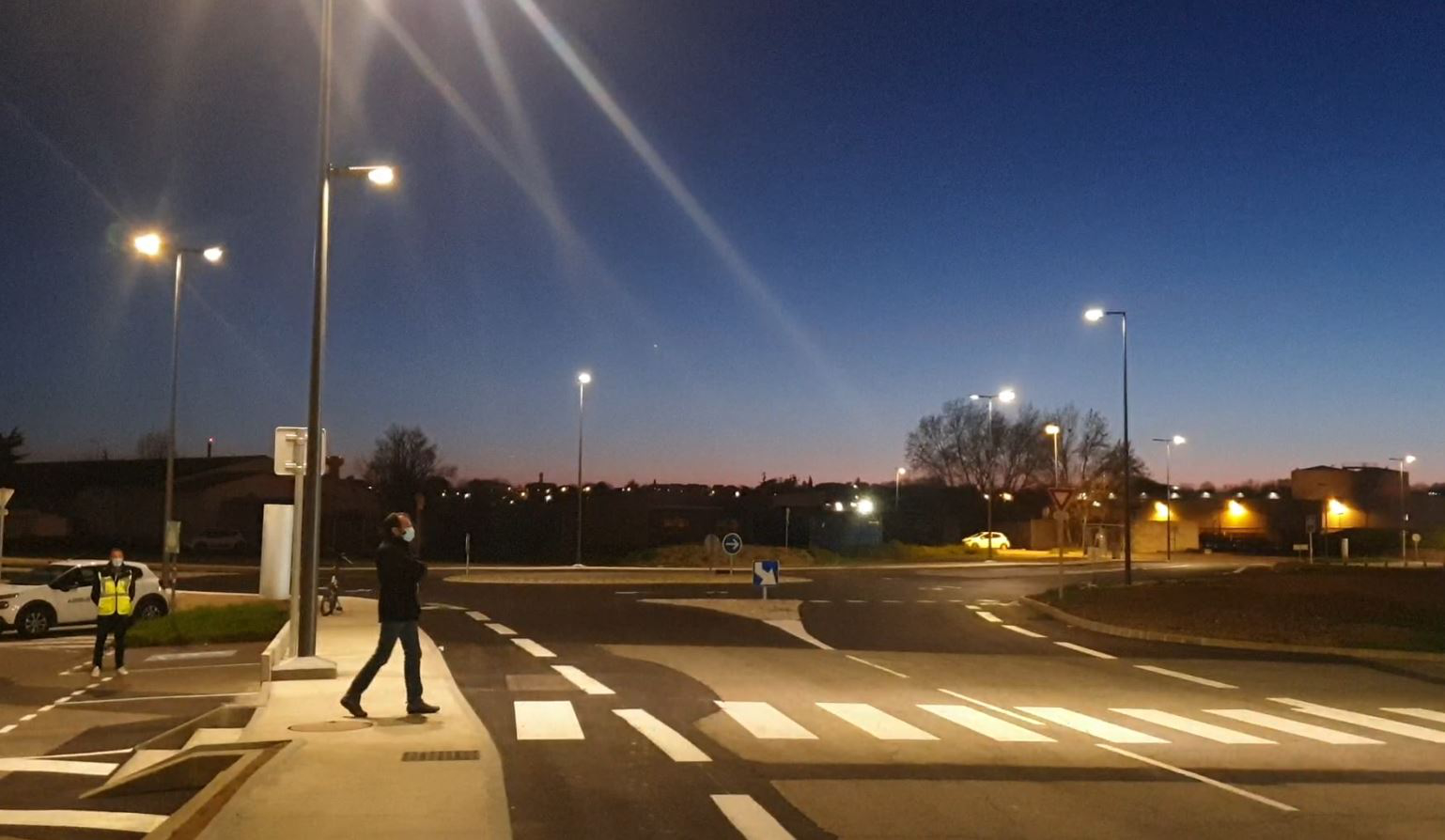 passage piéton de nuit avec détection des piétons par caméra pour l'allumage de l'éclairage