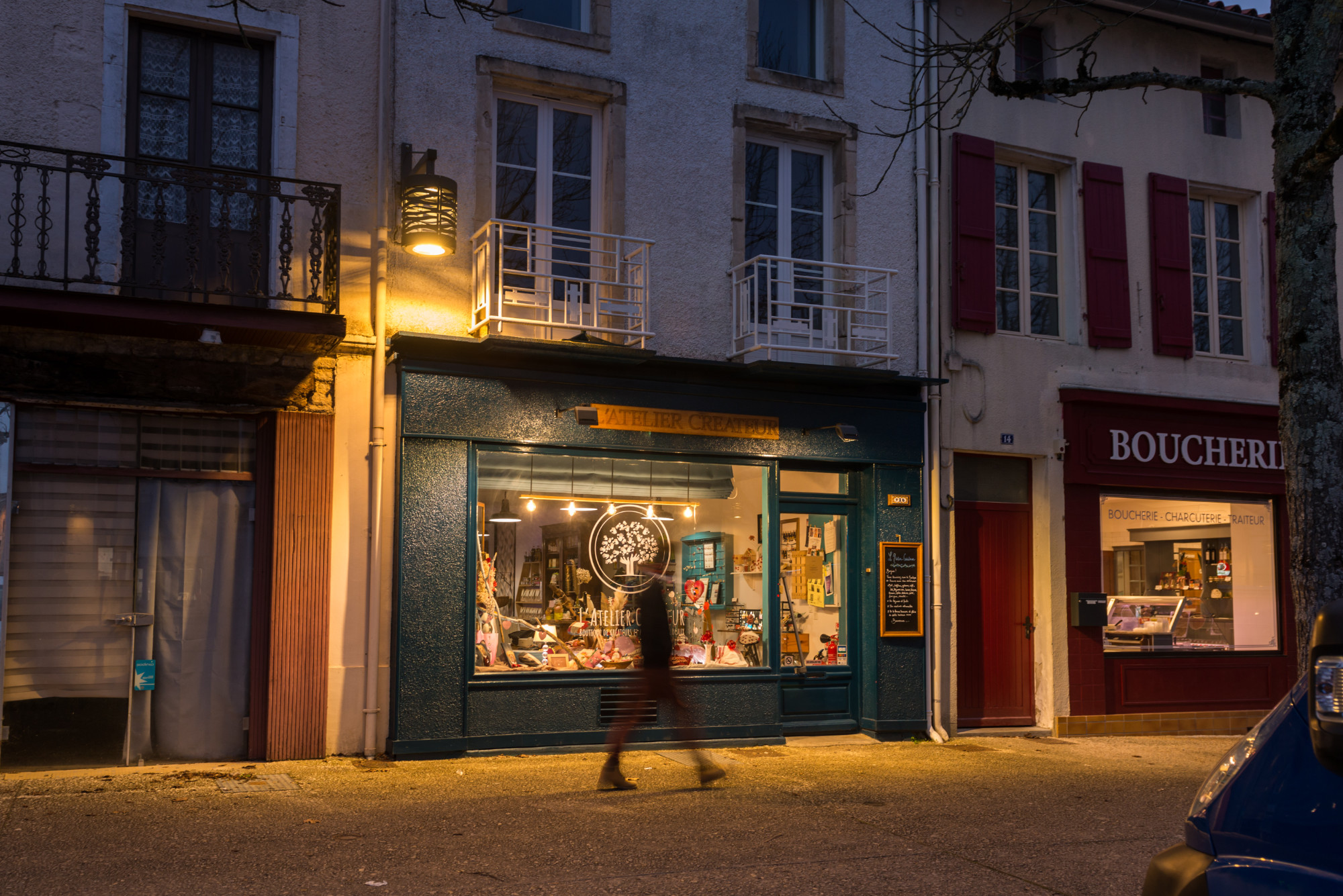 Eclairage rue avec lanterne lumière chaude et découpe