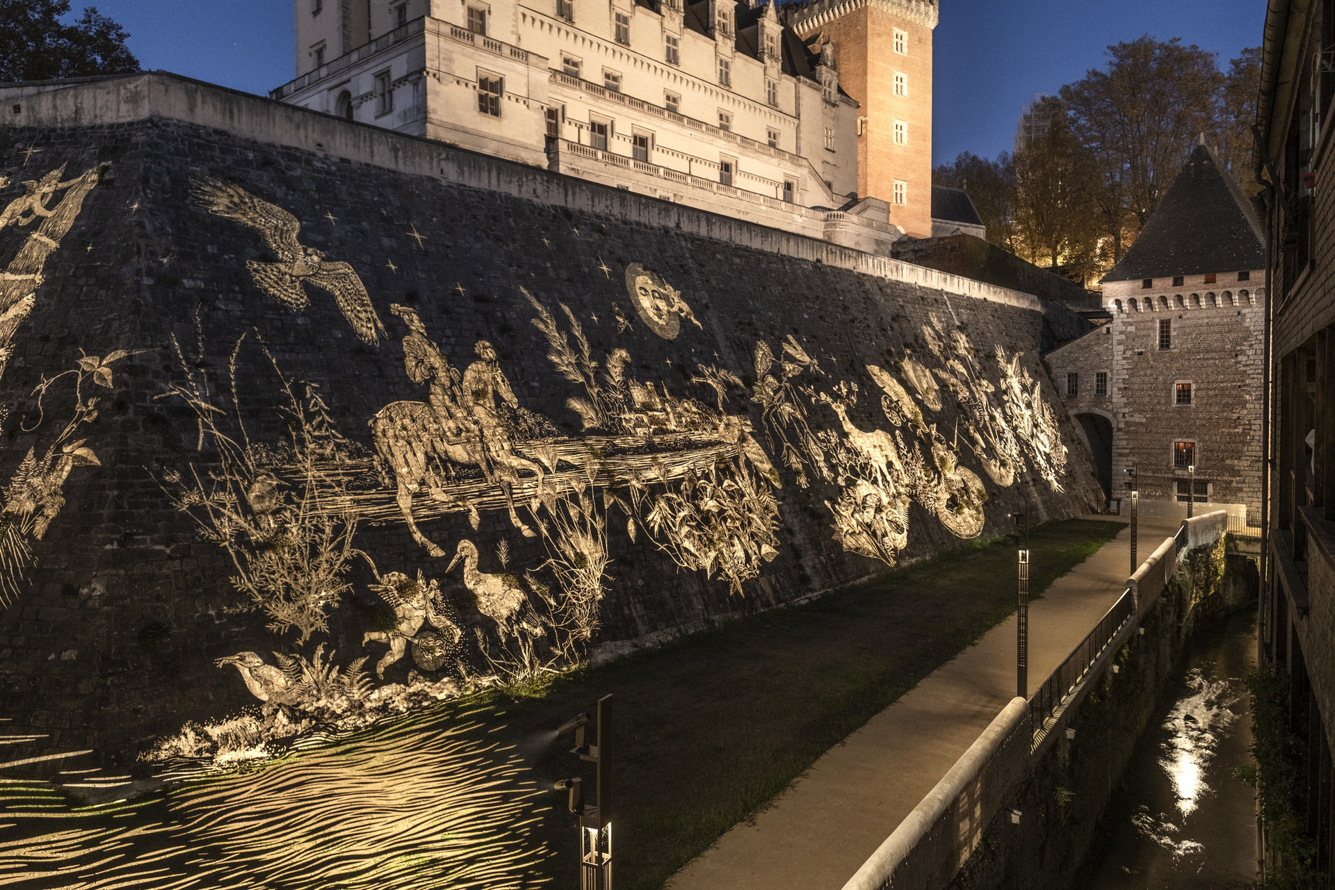 projection d'image gobo lumière sur le glacis du château de Pau
