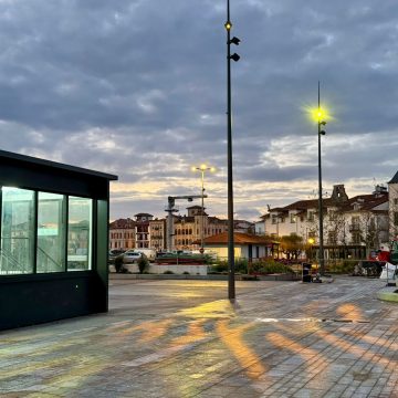 mats d'éclairage sur l'îlot foch à saint-jean de Luz