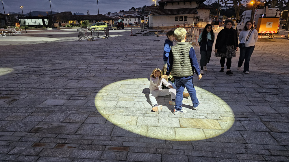 rond de lumière sur la place Foch à saint jean de luz